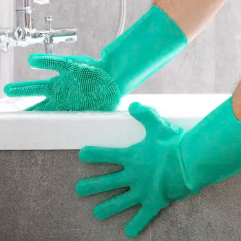 Utilisation des gants silicone pour le nettoyage